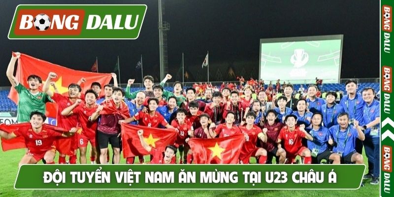 Các cầu thủ Đội tuyển Việt Nam ăn mừng tại U23 Châu Á